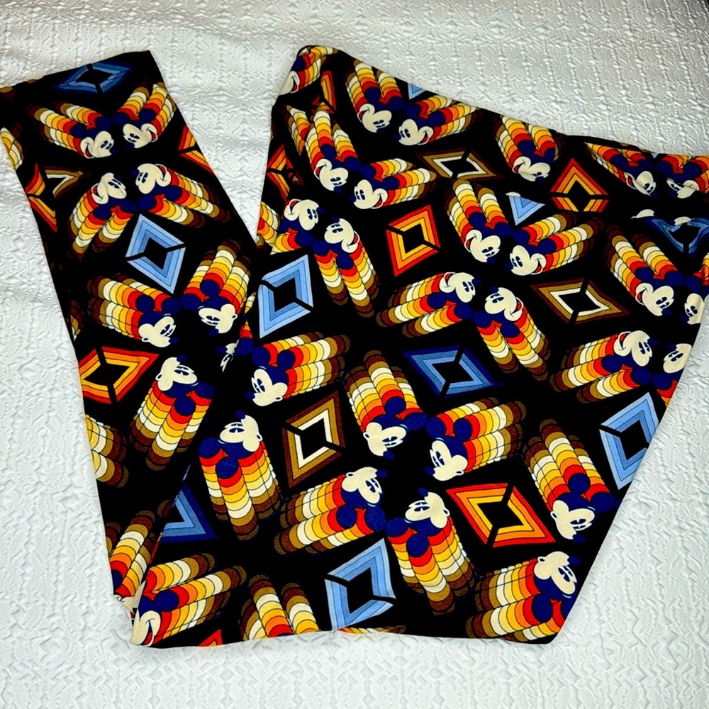 Mickey Mouse 3-D LuLaRoe leggings. Size Tall and Curvy 2